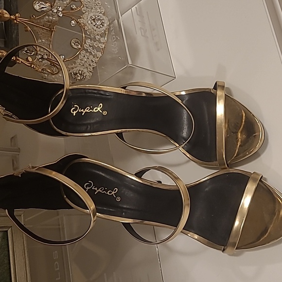 Gold strappy heels - Picture 3 of 4